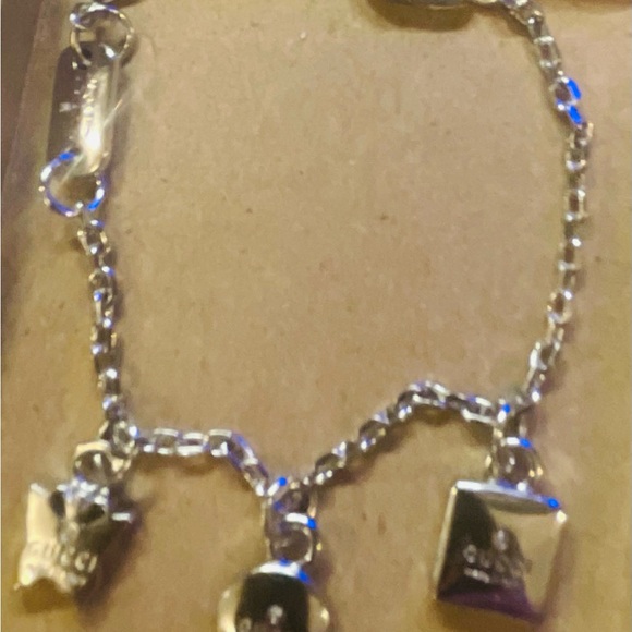 Adorable Gucci silver Charm Bracelet - Picture 4 of 4